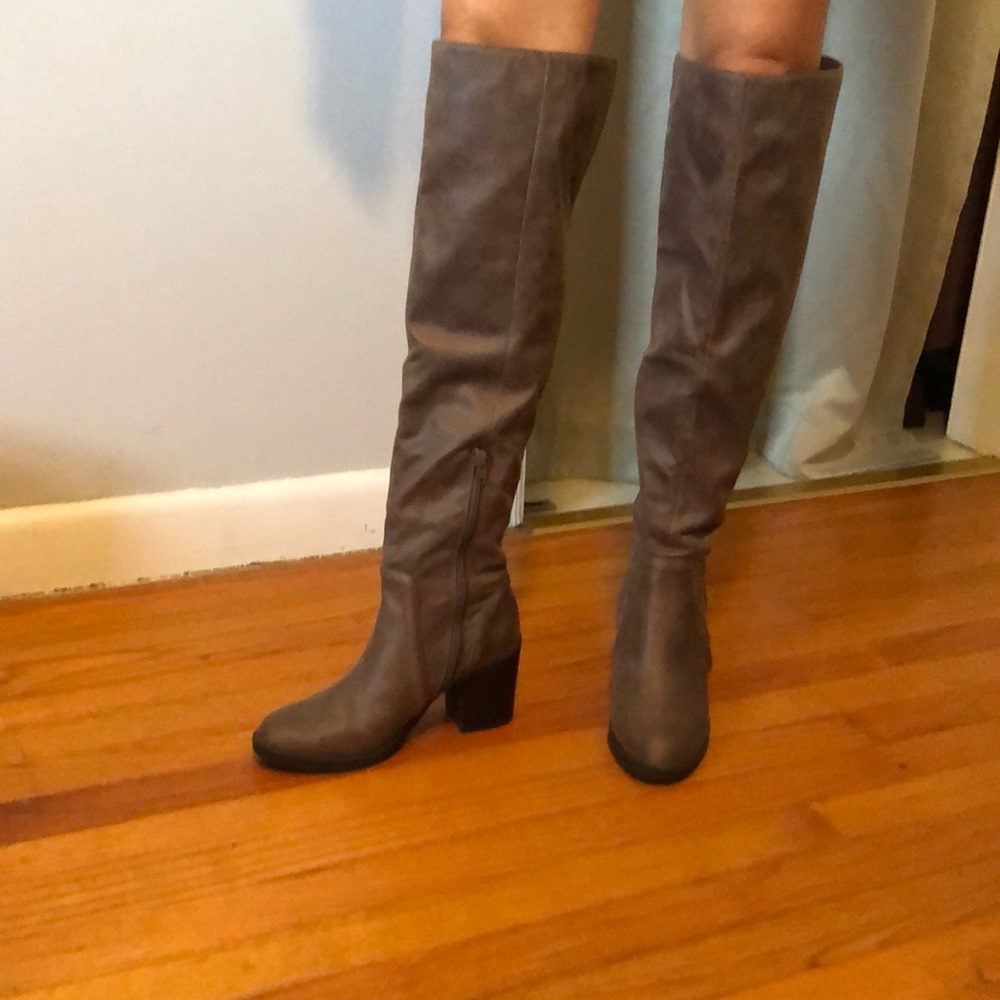 Knee high boots - Picture 7 of 8